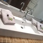 Oda ve Kahvaltı La Frejade 4*
